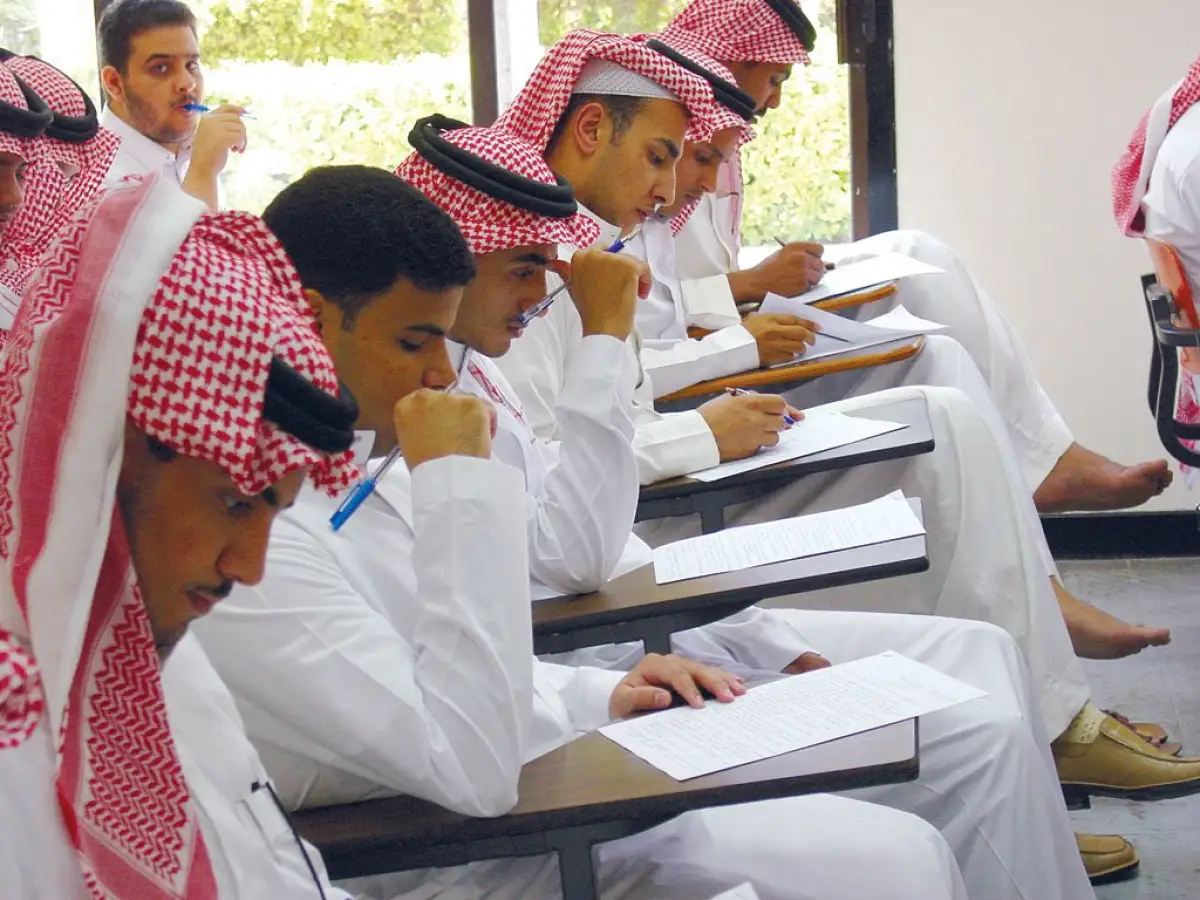 رسمياً: قرارات جديدة في السعودية حول معاملة الموظفين حاملي الشهادات من التعليم الالكتروني