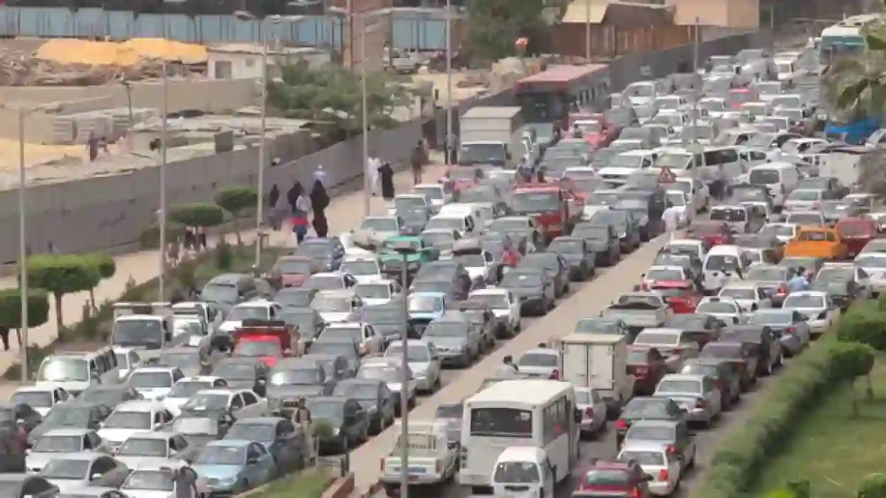 ما هي أكثر الشوارع زحام في الرياض؟ وما هي أوقات الازدحام في طريق الملك فهد في الرياض؟ وما هي الخطوط البديلة؟ 