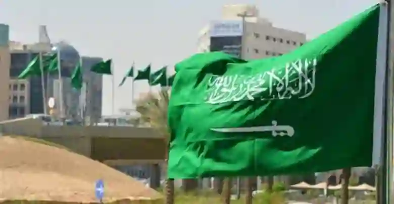 كم تكاليف تجديد إقامة مقيم يمني أو سوداني أو مصري في السعودية في 2024 وكم رسوم مكتب العمل بعد تعديلها الأخير؟ 