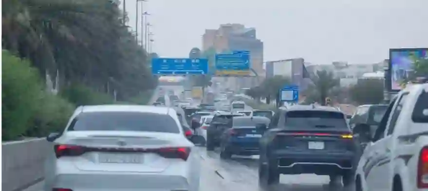 فيديو هذا ما حدث في حي لبن بسبب السيول والأمطار وغير شكل الحي تماماً 