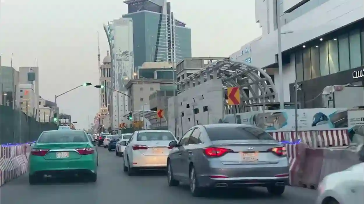 طرق بديلة لطريق الملك فهد لتجنب زحام أوقات الذروة في وسط الرياض  