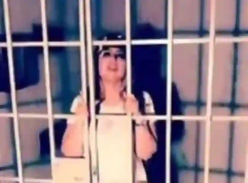 شاهد حليمة بولند خلف القضبان بتهمة خادشة والكشف عن حقيقة مدة الحكم عليها 