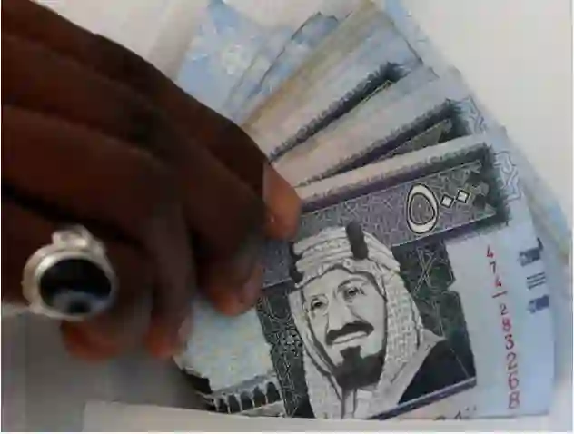 رسمياً: قرارات تمنع أي استقطاعات من راتب الموظفين في السعودية حتى عليهم قروض ومديونيات وسلفة واستثناء في حالة واحدة فقط 