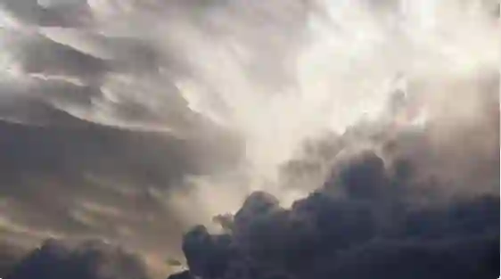 مع بداية يوم التروية.. الوطني للأرصاد يحذر من موجات غبار ورياح حارة وأمطار على هذه المناطق في الغربية والوسطى 