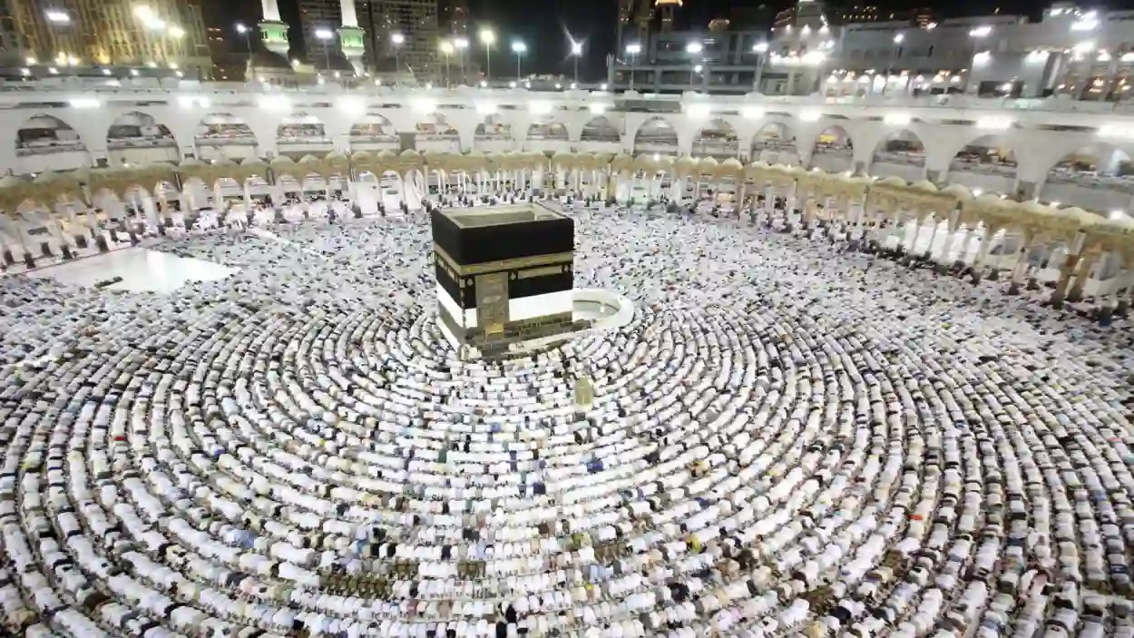 حصري.. رابط مباشر نقل صلاة التهجد للعشر الاخيرة من رمضان 1447 