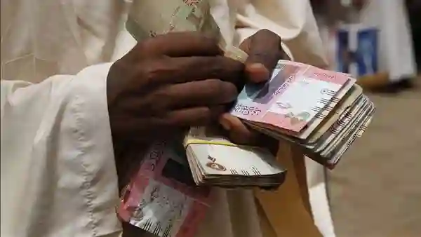 سعر صرف الجنيه السوداني مقابل الريال السعودي في البنوك وشركات الصرافة خلال أيام عيد الاضحى وسبب التفاوت الكبير في السعر بين الشركات والبنوك 