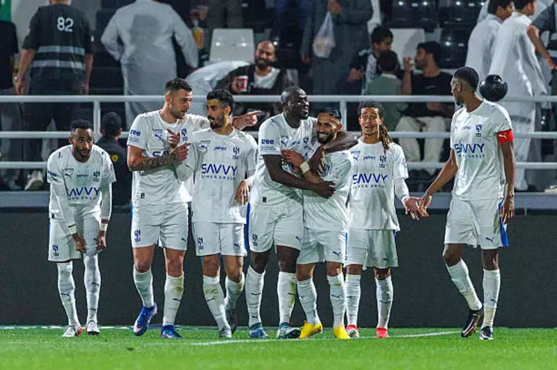 حصري.. نجم جديد في الهلال يخرج من حسابات إنزاجي وساعات حرجة قبل العثور على بديل 
