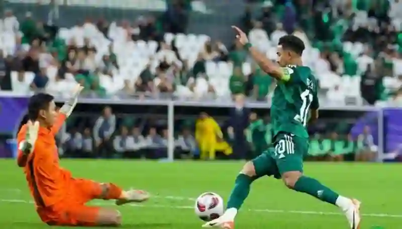 تفاصيل جديدة تكشف حقيقة إصابة سالم الدوسري أثناء تدريبات المنتخب 