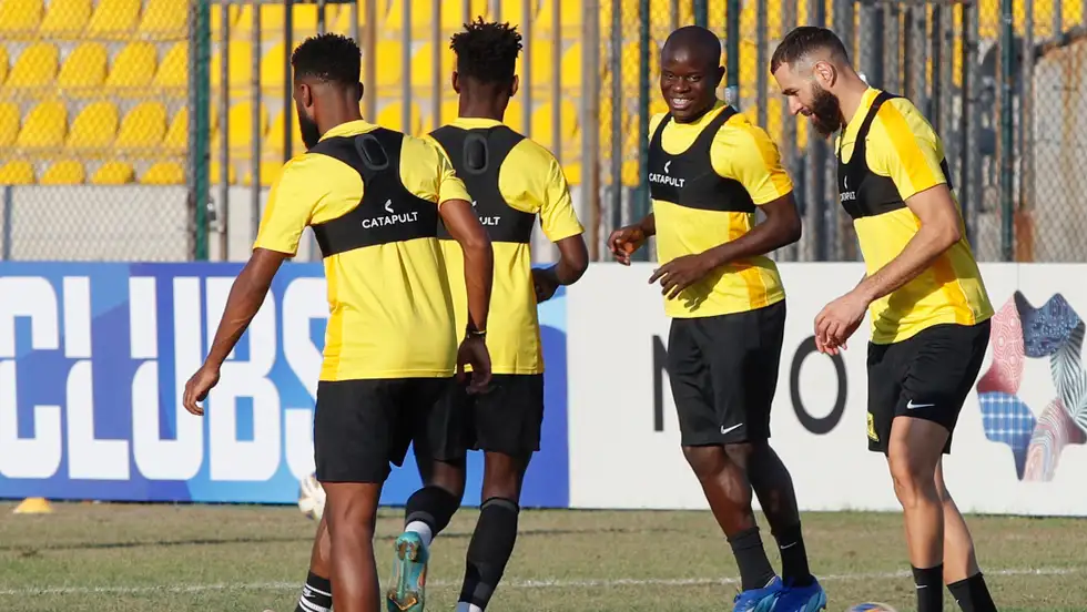 رغم انتقاله رسمياً: ظهور مفاجئ لنجم الهلال السابق في تدريبات الاتحاد 