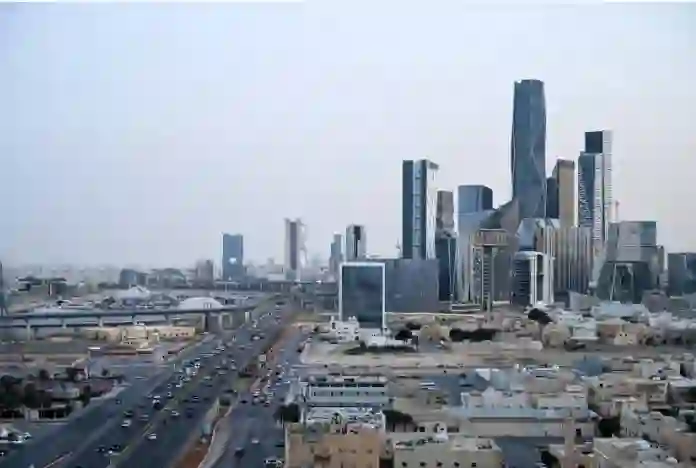 بتوصيات من صندوق النقد الدولي السعودية تدرس رفع أسعار البنزين لهذا السعر الجديد 