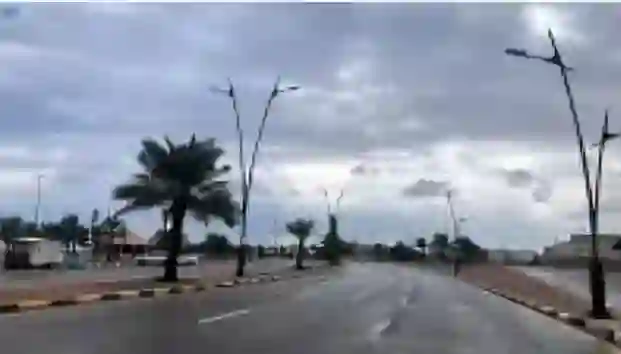 الوطني للأرصاد يحذر من طقس الساعات القادمة عواصف ورياح باردة وموجات برد فماذا عن طقس الرياض يوم الجمعة والسبت؟