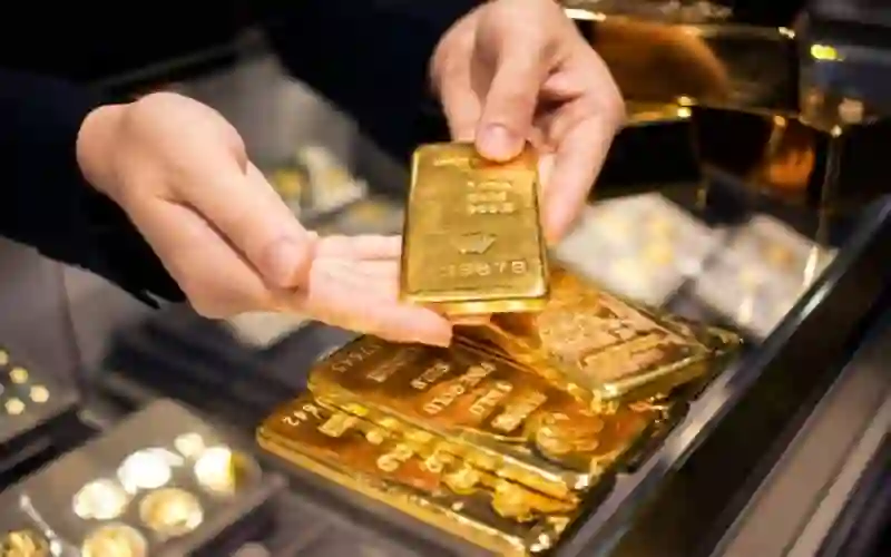 موظف كبير في خطوط جوية سعودية بعد تورطه في جريمة تهريب كميات كبيرة من الذهب وهذه هي العقوبة التي تنتظره 
