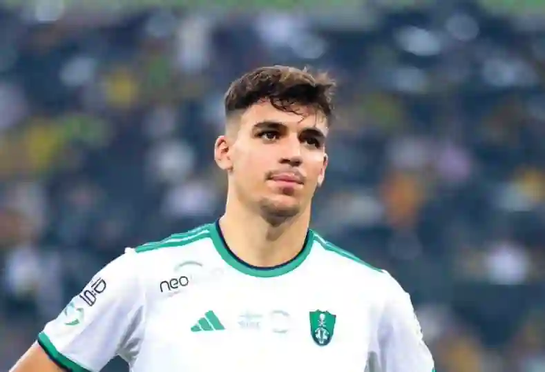 نجم أهلي جدة يقرر رسمياً المغادرة الى أوربا مجدداً بعد تلقيه عرض مغري من هذا النادي 