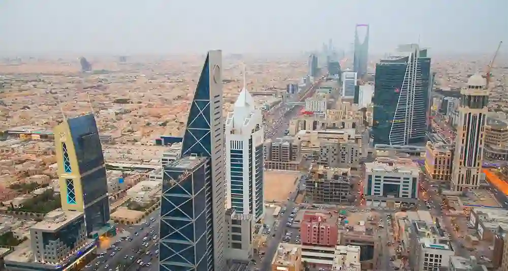 طريق سريع يقطع المسافة بين شرق وغرب الرياض خلال دقائق فقط وبدون زحمة 