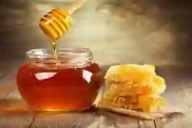 أحسن أنواع العسل الطبيعي في السعودية وأسعار عسل السدر والسمر وطريقة معرفة العسل الصح من العسل المغشوش بالنظر فقط 