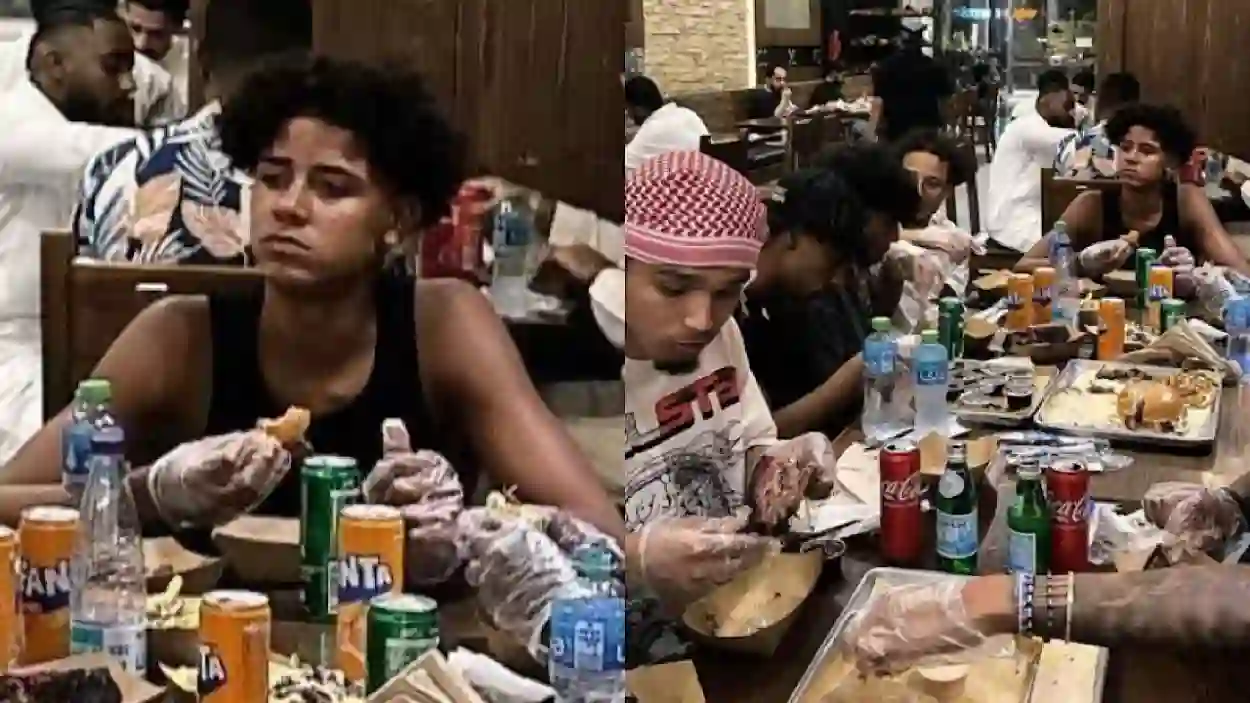 ما ظهر على وجه نجل رونالدو أثناء تناوله العشاء في مطعم شهير في الرياض يشعل الجدل في السعودية 