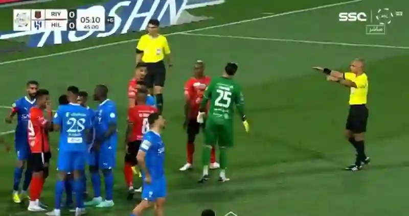 الفيديو الكامل لحظة بصق مالكوم في وجه لاعب الرياض 