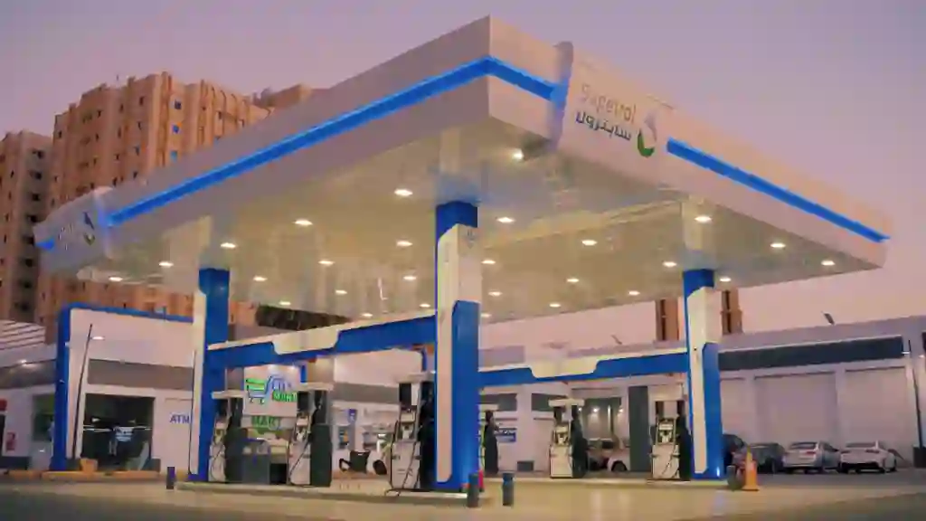 وقود السعودية توضح سبب اختلاف لون البنزين في محطات تعبئة البنزين في محطات المملكة