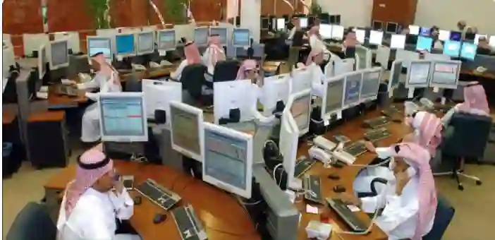 بعد تعديل نظام الاجازات الاسبوعية .. السعودية تفاجئ الجميع بهذا القرار حول الدوام والعمل يوم الجمعة 