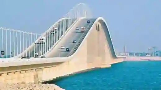 الوقت المناسب للسفر على جسر الملك فهد الى البحرين لتجنب اوقات الازدحام في إجازة نهاية الفصل الدراسي الأول 