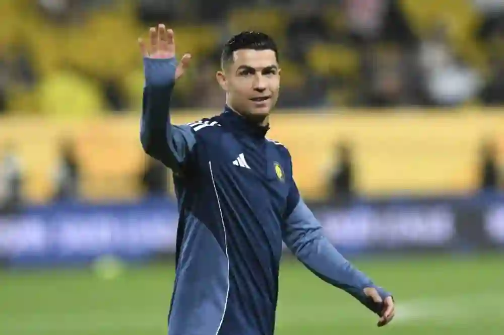حصري.. تسريب ما قاله رونالدو لزملائه المقربين حول مصير بقاءه مع النصر 