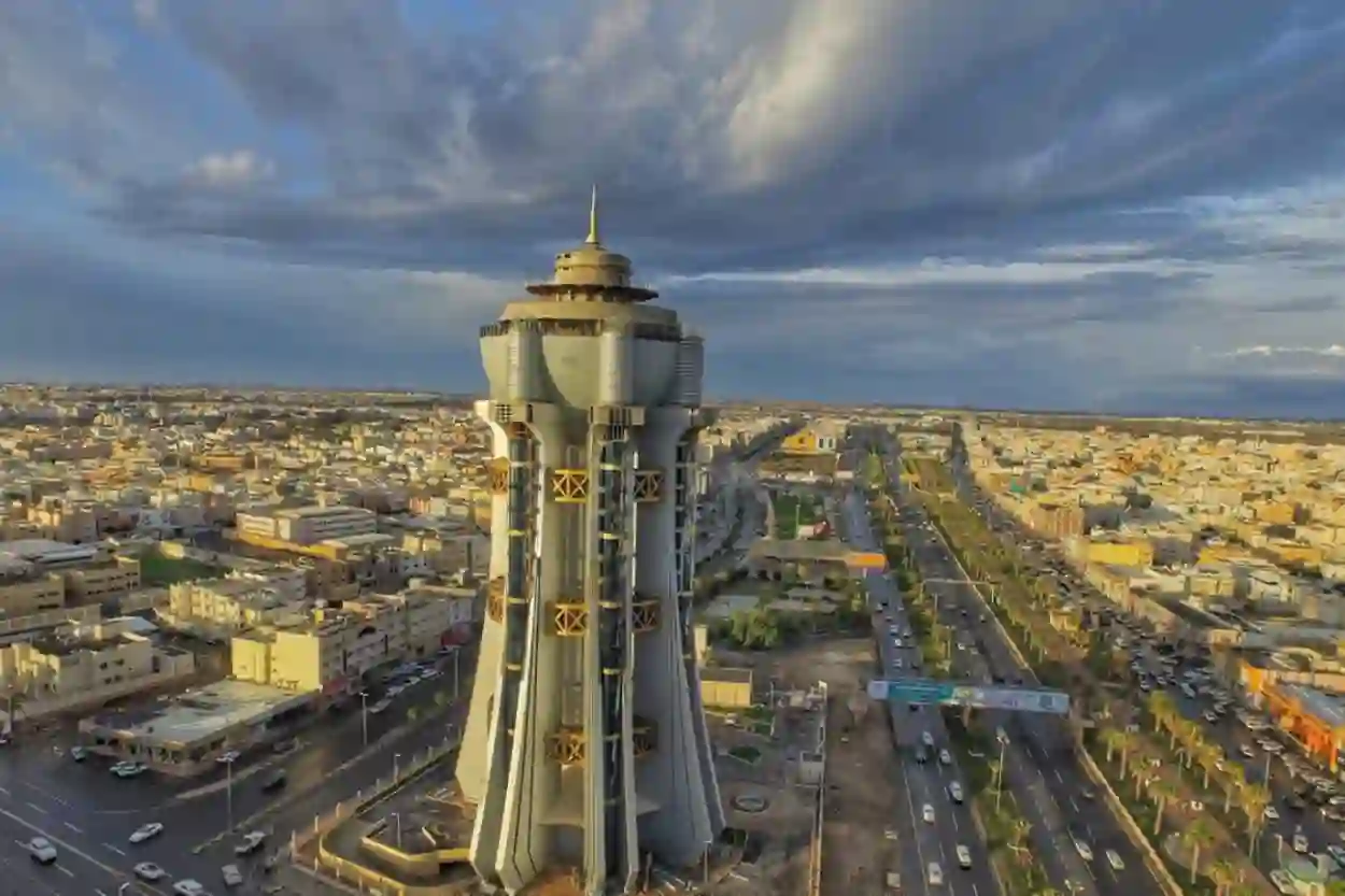 كم سكان خميس مشيط والاكثر فيها سعوديين ولا مقيمين؟ احصائيات 2024 
