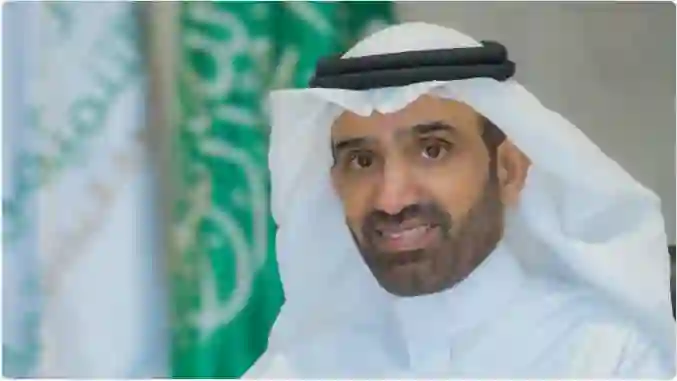 الموارد البشرية تحدد مواعيد العمل الجديدة بعد تطبيق التوقيت الصيفي في السعودية 