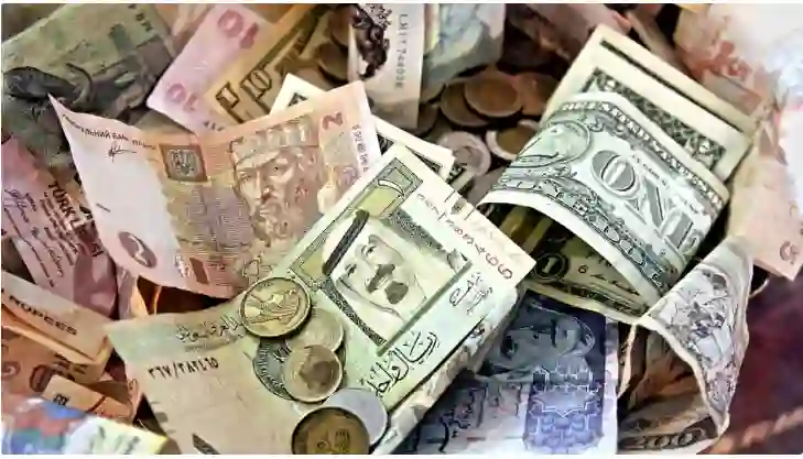 الجنيه المصري يتراجع من جديد مقابل الريال السعودي والدولار الامريكي في البنوك والسوق الموازي بعد أن كسر حاجز الخمسين جنيه قبل يومين 