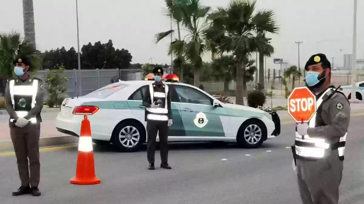 المرور السعودي يكشف عن مخالفات يسبب تراكمها لوضع السائق على القائمة السوداء والمنع نهائيًا من القيادة في السعودية 