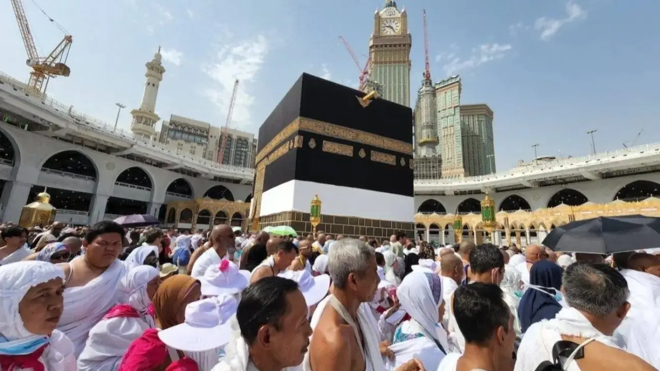 السجن خمس سنوات وغرامة نصف مليون ريال لكل مواطن أو مقيم يبيع أحر هذه الاشياء للحجاج في موسم حج 1445
