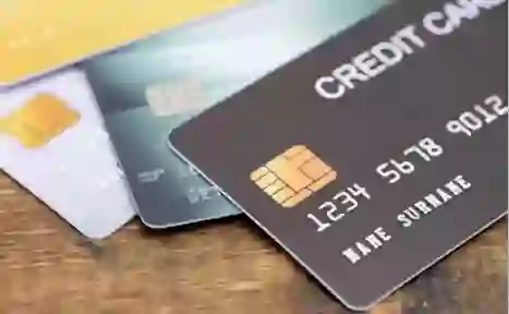 مقارنة بين أحسن بطاقات الائتمان التي تقدمها البنوك السعودية بين الراجحي والأهلي والانماء وسامبا 1446 للمواطن والمقيم 