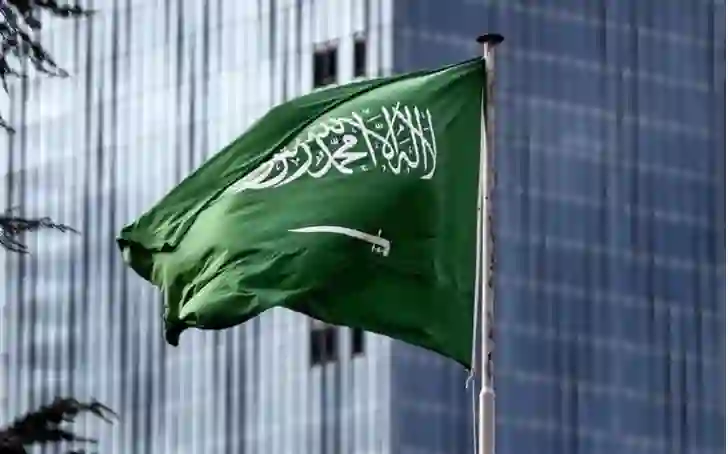 عاجل: السعودية تقر شرط جديد لتجديد الاقامة من بداية 2026 قد يسبب رحيل ملايين المقيمين من المملكة 