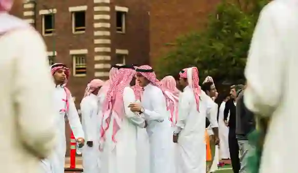 رسمياً: هؤلاء محرومون من إجازة عيد الفطر في السعودية هذا العام وعقوبة بحق أي واحد منهم يتخلف عن العمل في إجازة العيد