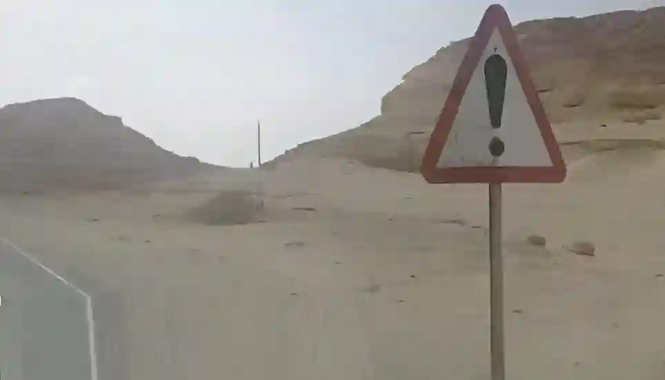 أخيراً.. كشف سر العلامة المرورية الجديدة التي حيرت السائقين في السعودية 