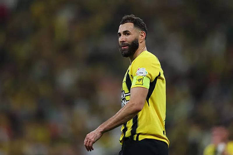 الاتحاد يسلم بنزيما رسمياً ملف التعاقدات الجديدة واجتماع ناري يخرج بقرار غير متوقع 