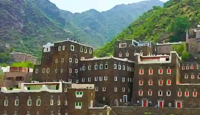 لهذه الأسباب لن تندم لو زرت منطقة رجال المع جنوب السعودية خلال شهر أغسطس 