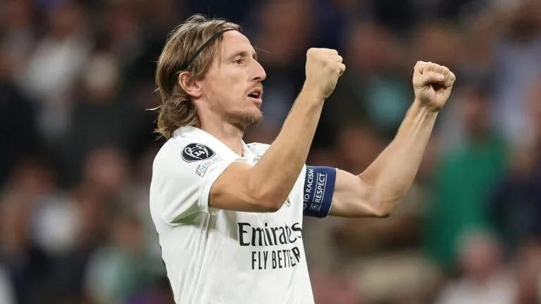 رسمياً: لوكا مودريتش في دوري روشن والنادي مفاجأة 