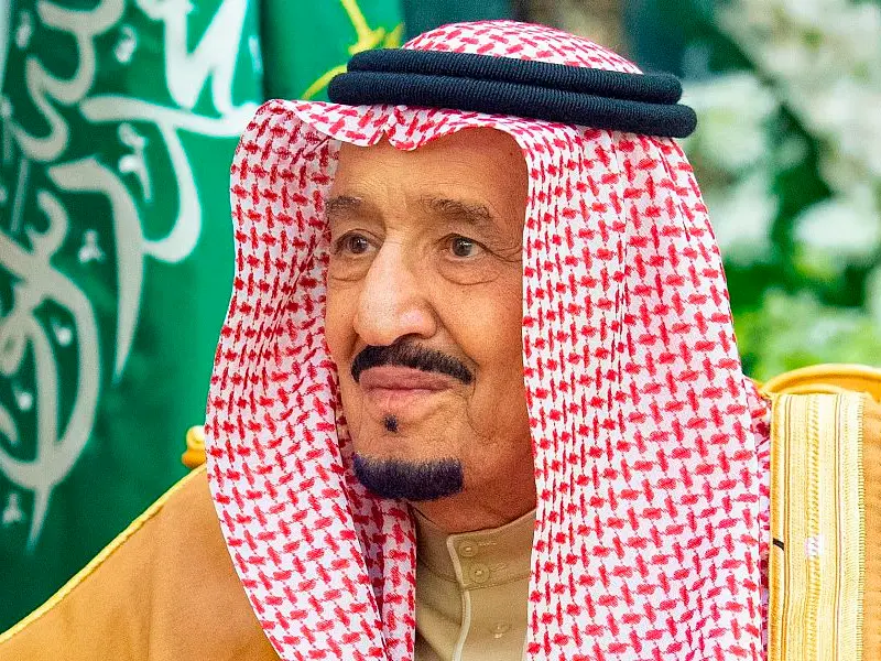 كم عند الملك سلمان بنات؟ 