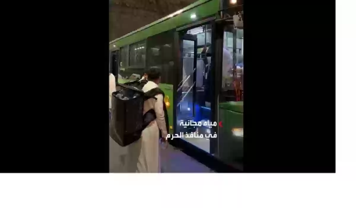 رسمياً: هذا ما سيتم توزيعه من اليوم مجاناً على أبواب المسجد الحرام للمعتمرين في رمضان 1445 