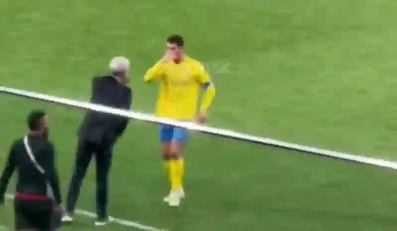 في فيديو جديد رونالدو يسبب الحرج لكاسترو مدرب النصر اثناء المواجهة مع العين وكاميرات ترصد تفاصيل ما حدث 