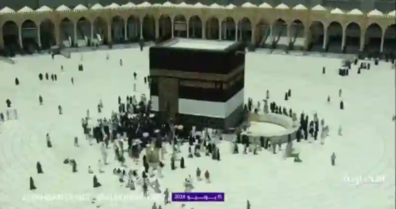 فيديو صحن المطاف شبه فارغ يوم صعود الحجاج لعرفات وهذا ما كان يفعله عمال الحرم 