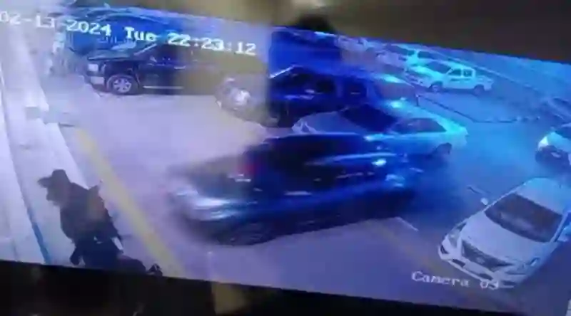 فيديو فتاة في السعودية تفقد السيطرة على سيارتها وتصدم عدة فتيات كن يتجمعن أمام محل تجاري في الخرج وهذه احصائيات الضحايا حتى الآن 
