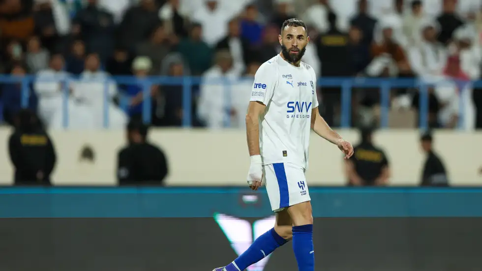 تسريبات من الكواليس .. بنزيما يعيد مأساة نونيز الكارثية للهلال بسبب قرار غير متوقع 