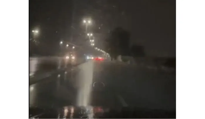 فيديو ما فعلته الأمطار الغزيرة والرياح القوية في حي الحمدانية في جدة 