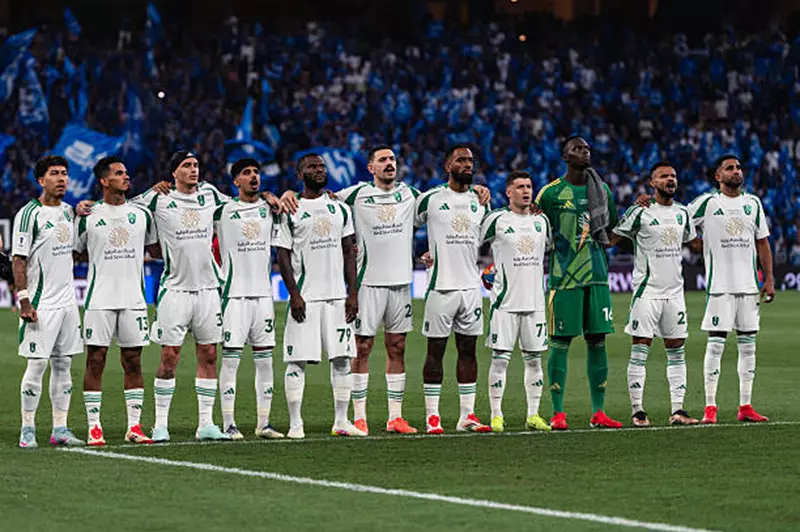 عاجل: أهلي جدة يحسم قراره حول المشاركة في السوبر بعد أنباء انسحاب الهلال وتردد النصر 