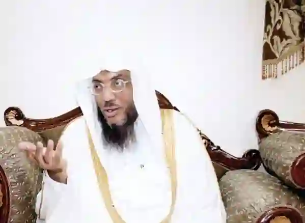 عاجل.. أمر ملكي حول الشيخ أسامة خياط إمام المسجد الحرام في ليلة عيد الفطر 
