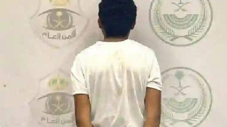 الكشف عن اسم المقيم اليمني وعمره ومهنته الذي تورط في قضية تحرش بحق امرأة في عسير وهذه هي العقوبة التي تنتظره 
