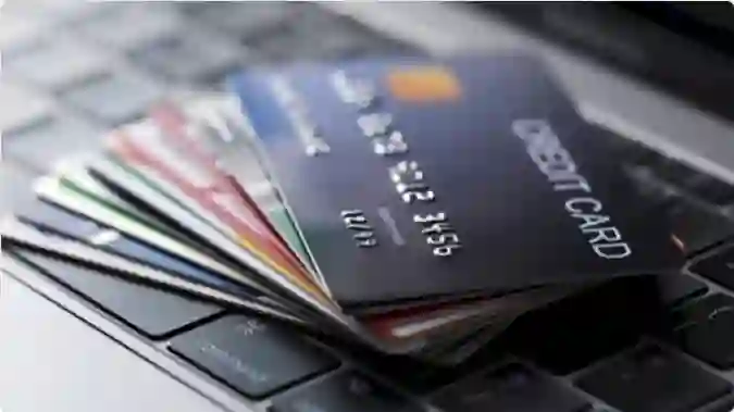 البنك المركزي السعودي يعلن عن تغيير سياسة رسوم وشروط الدفع عبر بطاقات الائتمان في المملكة وهذه هي التغيرات التي سيشعر بها مستخدمين كل انواع بطاقات الائتمان الصادرة من البنوك السعودية 