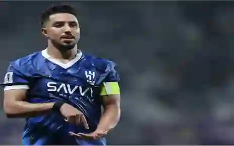 تسريبات جديدة تكشف العرض المالي الذي قدمه الهلال لسالم الدوسري لتجديد عقده مع النادي وموقف وكيل سالم من العقد الجديد 