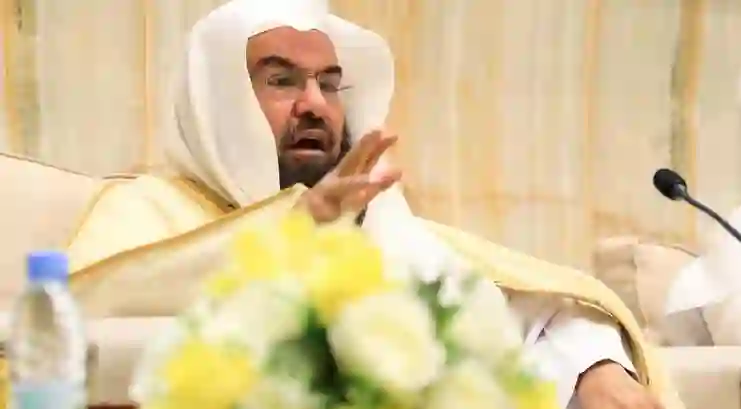طلب عاجل من السديس لكل المعتمرين في المسجد الحرام حول التقاط الصور أثناء اداء العمرة في رمضان لا ترتكبوا هذا الاثم 